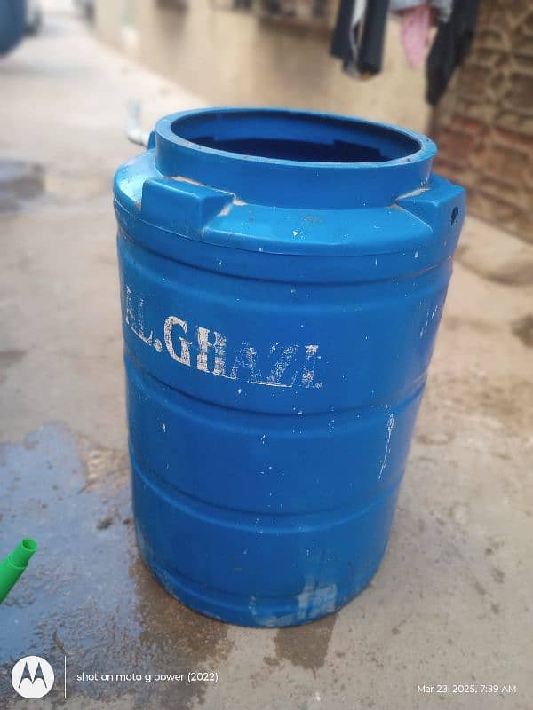 WATER TANK IN GOOD CONDITION 2