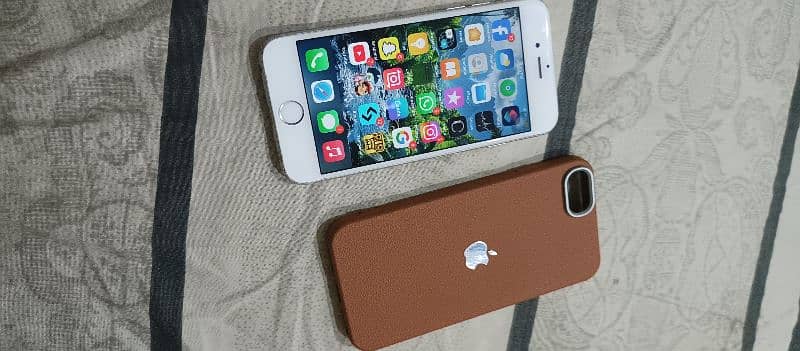 I phone S6S 64 GB With Case Genuine Battery Replace 9