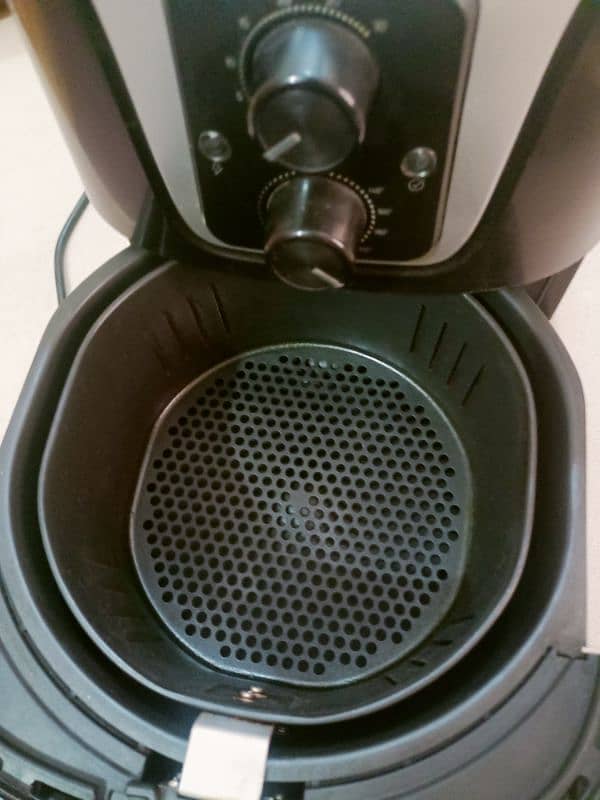 Dawalance air fryer in new condition 2