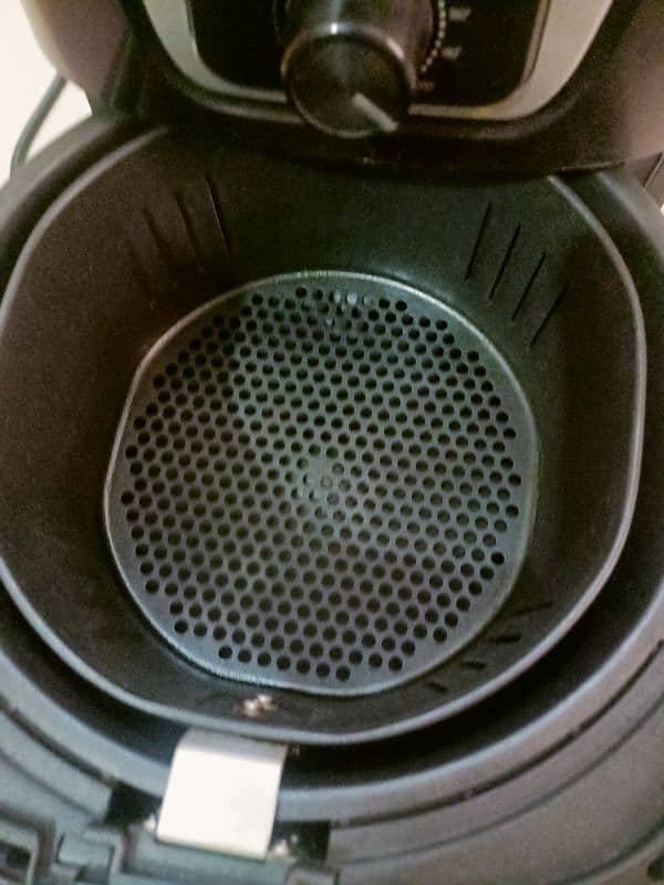 Dawalance air fryer in new condition 4