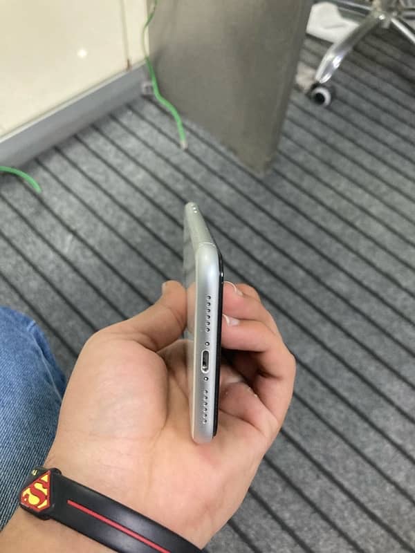 iphone xr  64 GB  jv non-pta 1