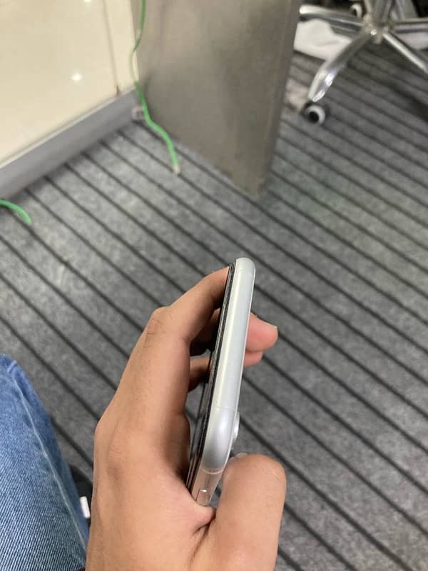 iphone xr  64 GB  jv non-pta 2