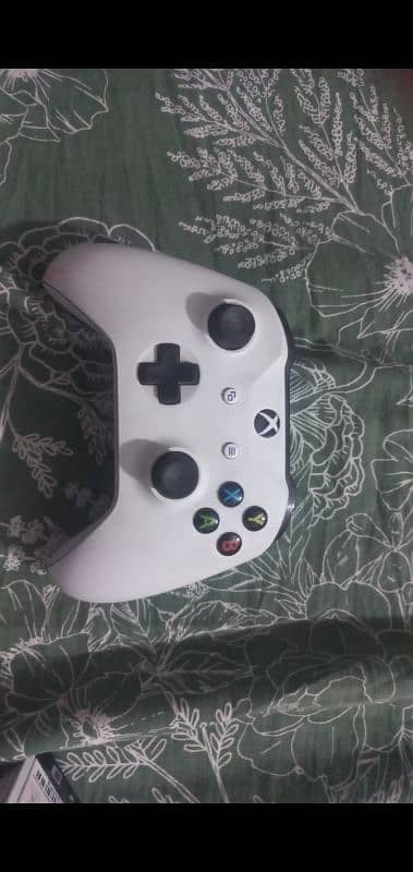 xbox One S | USA Import | blinking issue | original and used like new 5