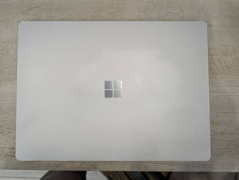 Microsoft surface laptop 4  i5 11th gen 8/512 Ssd 0