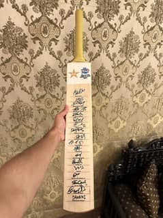 Pakistani team signed bat