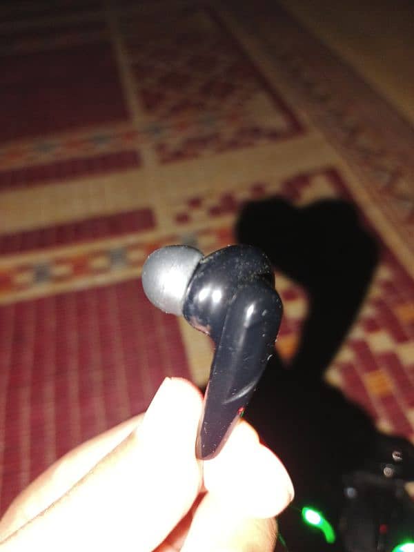 Cobra design earbuds 4