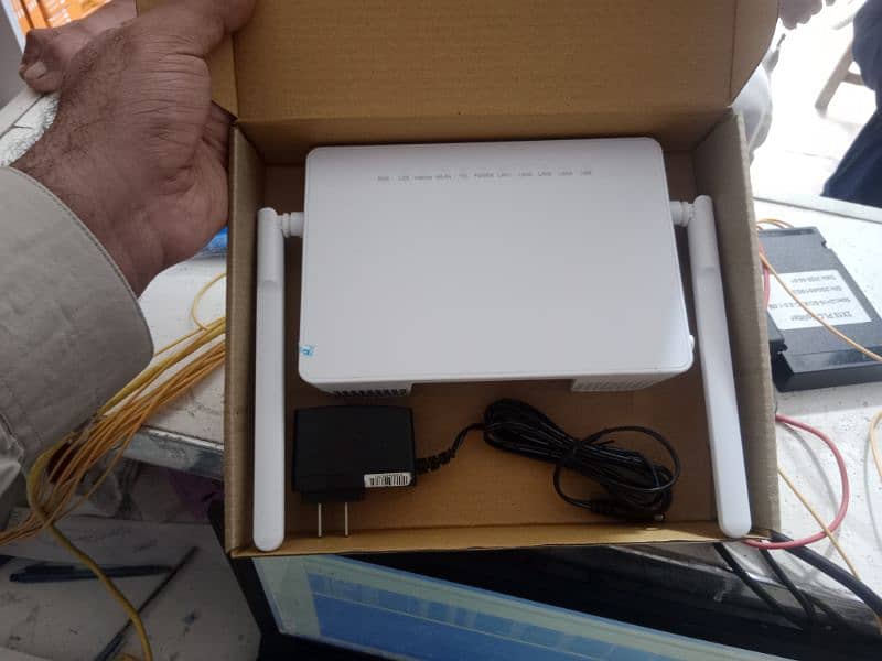 Huawei 8145c Epon 5dbi wifi router 1