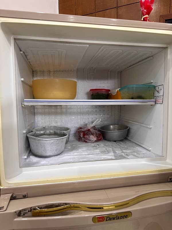 Dawlance fridge Golden 4