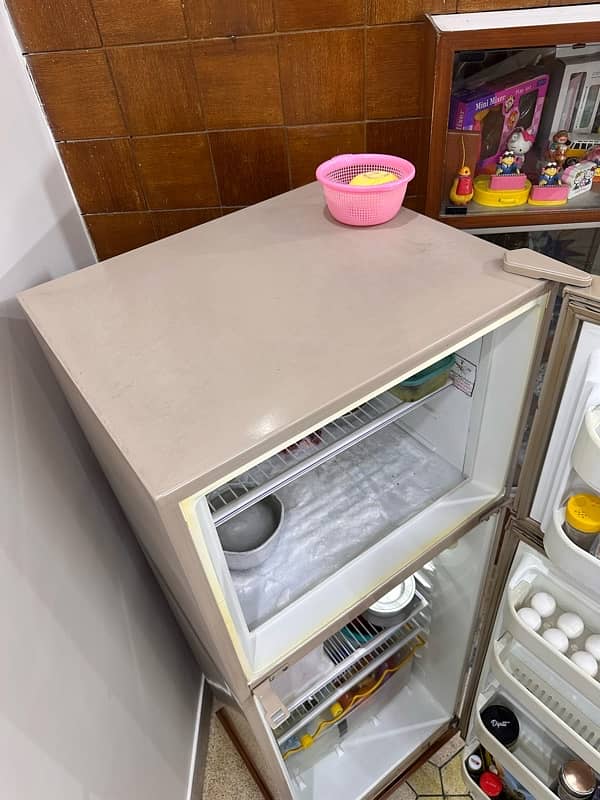 Dawlance fridge Golden 7