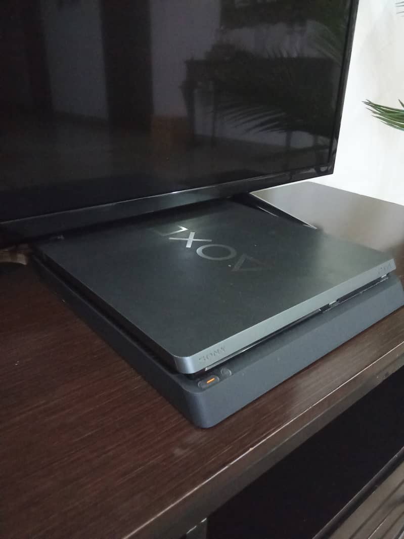 Ps4 1 tb special edition with 2 controller in great condition 0
