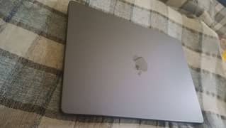 MacBook M3 Pro 18 GB / 512 GB