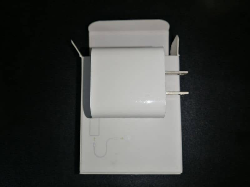 USB-C 20W Power Adapter iPhone 0