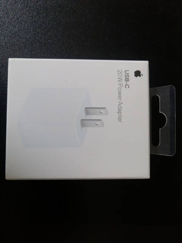 USB-C 20W Power Adapter iPhone 1