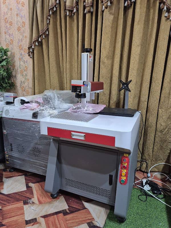 Fiber Laser Marking Machine / LASER MACHINE 0