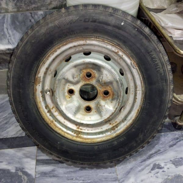 12 inch tyre with neat and clean Rim 0