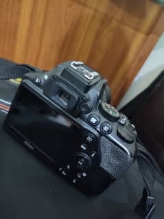 Nikon D3500 with 18-55mm Lense and box