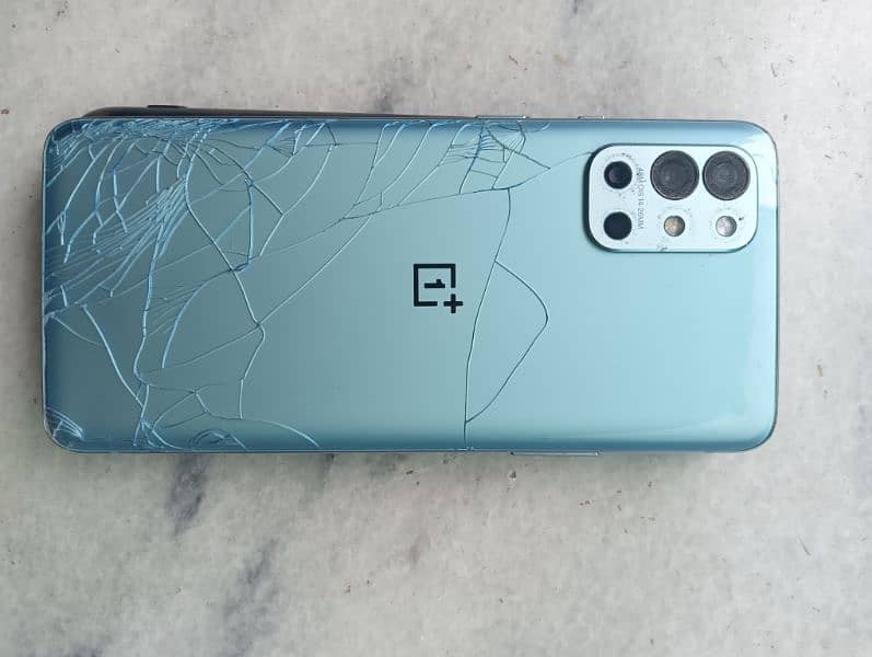 One Plus 9R + Original Oppo 65w Charger 2