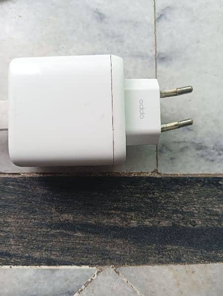 One Plus 9R + Original Oppo 65w Charger 4
