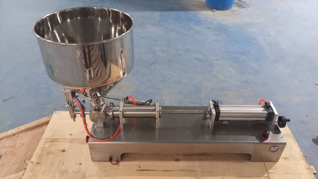 Pnumetic Liquid Filling machine Pnumetic Control 50 – 500ml 0
