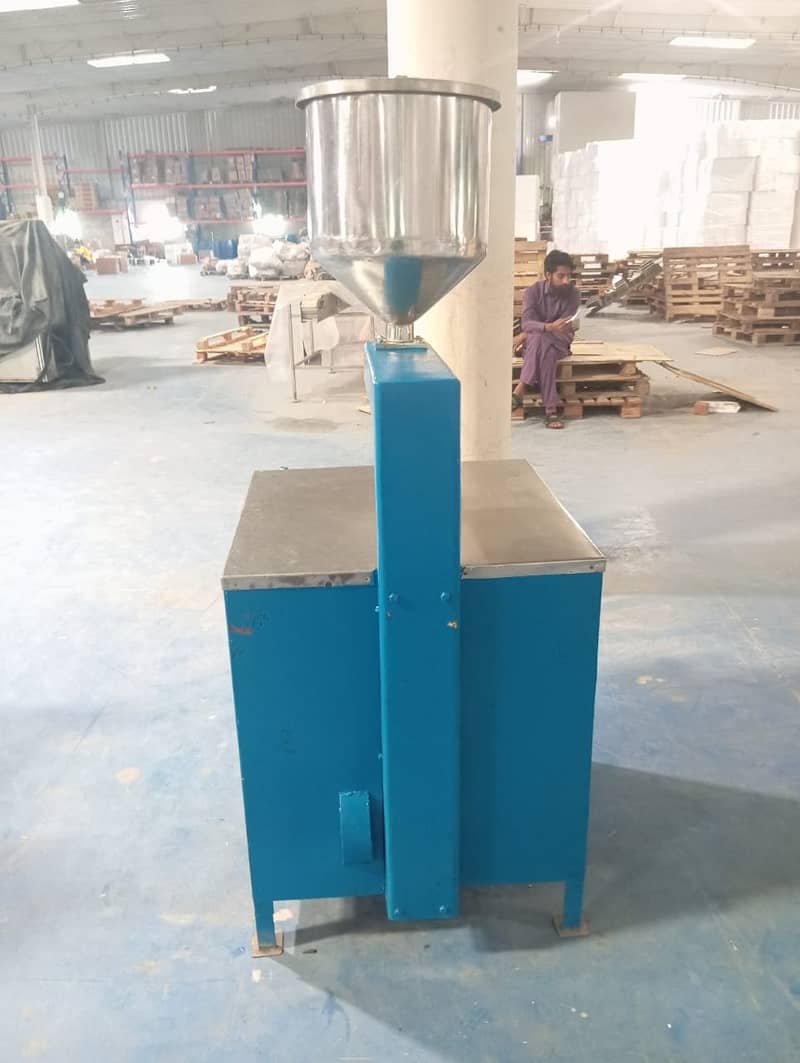 Rotary Type Liquid / Pasting filling Machine. 0