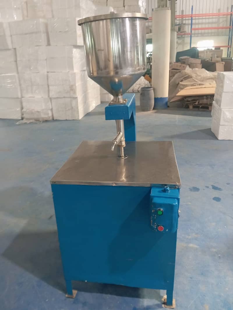 Rotary Type Liquid / Pasting filling Machine. 1
