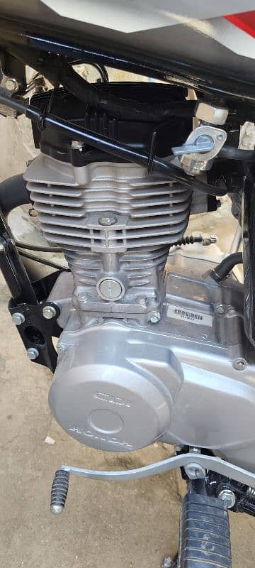 HONDA CG 125 2024 10/10 CONDITION 91 END SERIAL GOLDEN HYDERABAD NO. 12