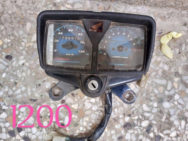 Different bike accessories for sale. 6