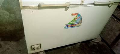 Waves deep freezer to door good condition