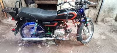 Honda bike model no 1982 price 75000 my Whatsapp number 03160010796