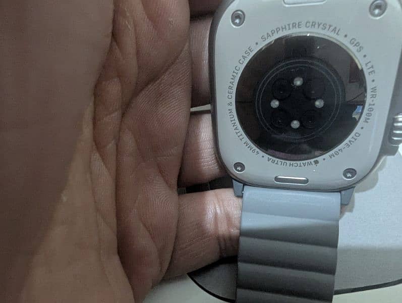 Apple Watch Ultra 2 10/10 Condition 2