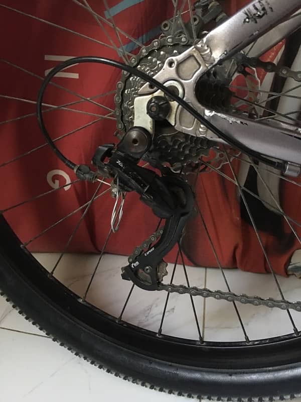 selling my cycle size is 29 aluminium cycle 4
