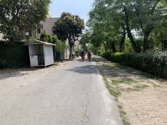 8 marla house for sale in johar town block B1 hot location near to park (original picture) Double kitchen Double unit  Walking distance Allah hu chowk Main apporced