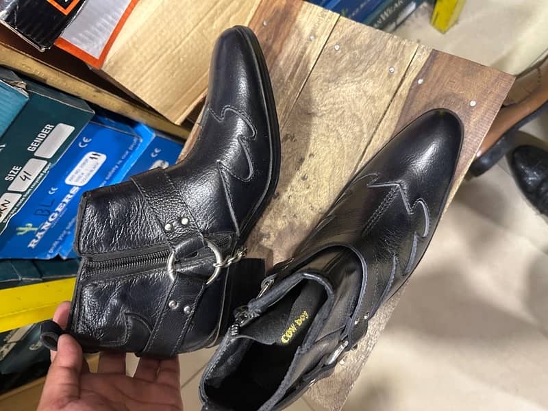Original leather cowboy shoes for men available 10