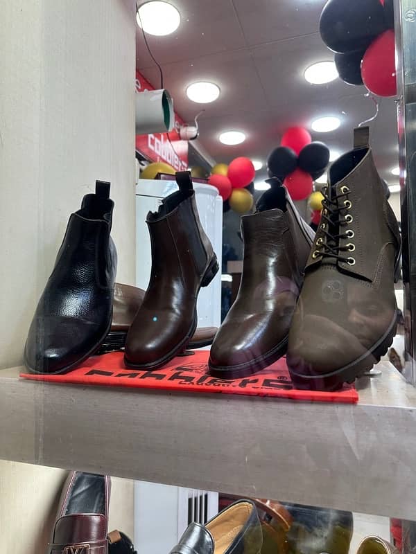 Original leather cowboy shoes for men available 17