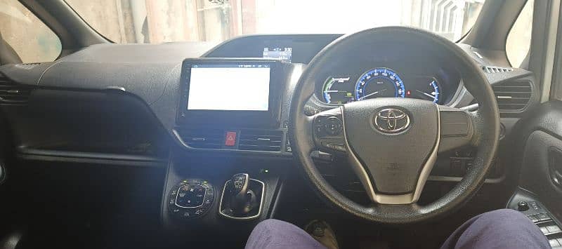 Toyota Voxy 2016 4