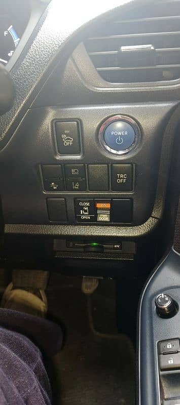 Toyota Voxy 2016 5