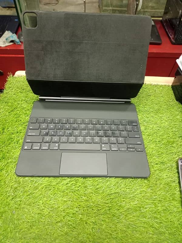 apple ipad pro magic keyboard 12.9 2023 2024 0