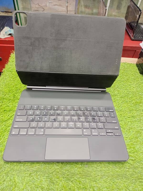 apple ipad pro magic keyboard 12.9 2023 2024 6