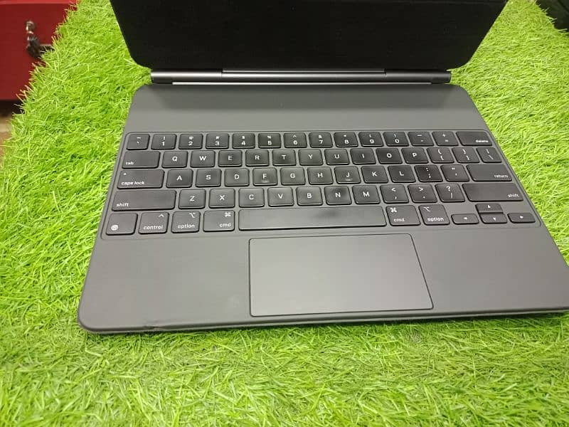 apple ipad pro magic keyboard 12.9 2023 2024 7