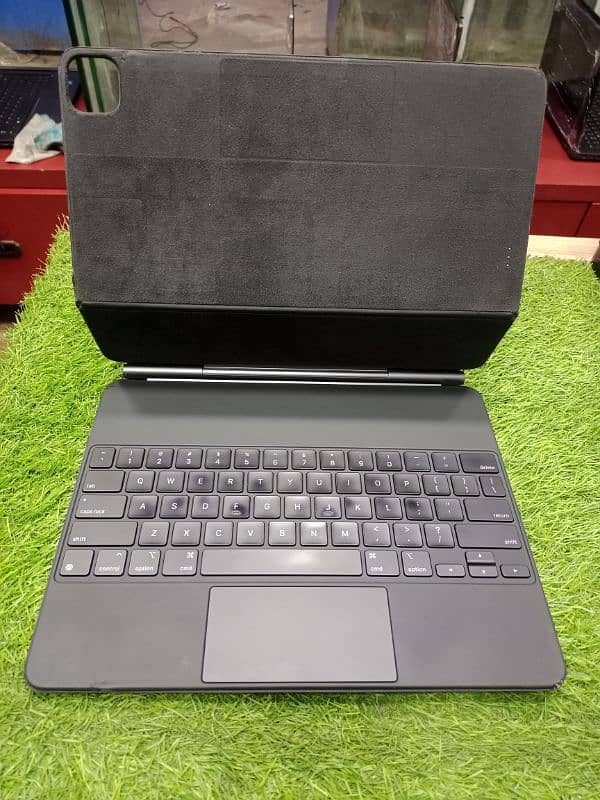 apple ipad pro magic keyboard 12.9 2023 2024 8