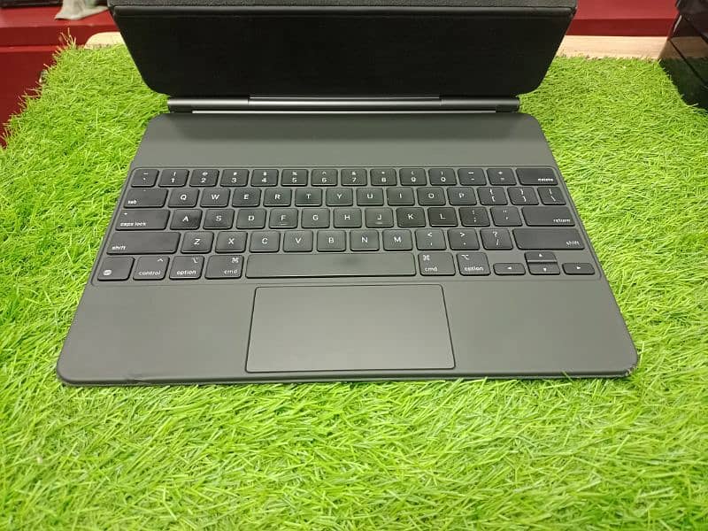 apple ipad pro magic keyboard 12.9 2023 2024 10