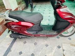 United Scooter 100cc automatic (maroon)