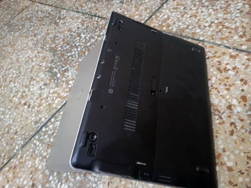 HP Revolve 810 g3 rotatable tablet mode corei5 5th gen 8gb ram 128 SSD 4