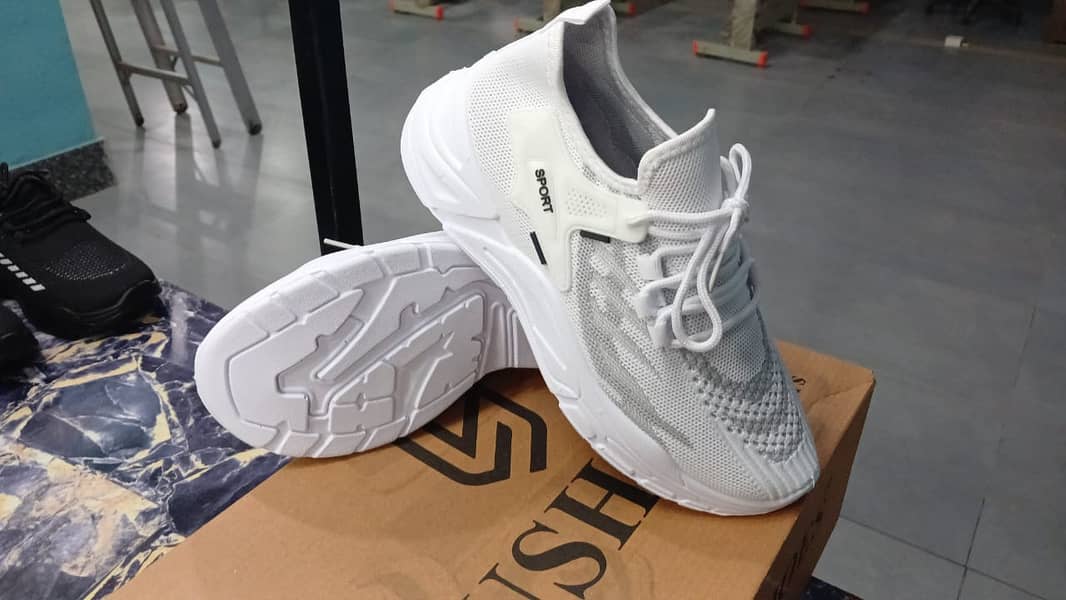 Latest Trendy casual sneaker, Light weight fashion shoes For Men 0