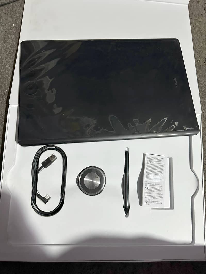 Wacom Intuos Pro drawing graphic tablet PTH-860 wireless 0