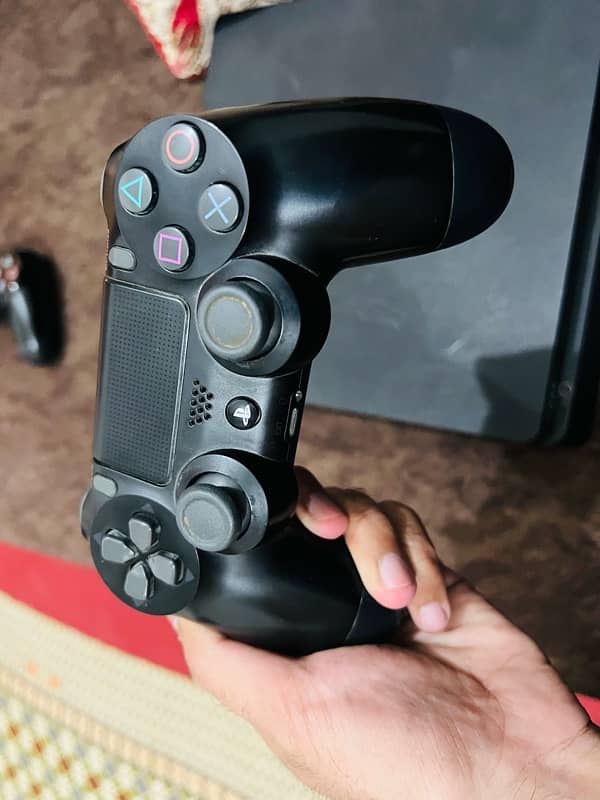 Playstation 4 slim 1TB with 2 original controllers and digital games 3