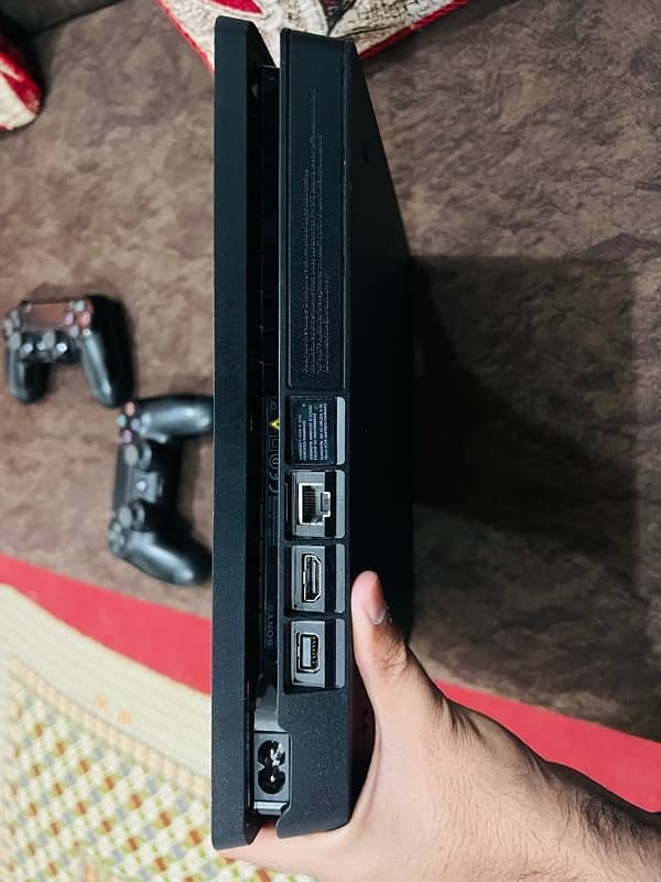 Playstation 4 slim 1TB with 2 original controllers and digital games 8