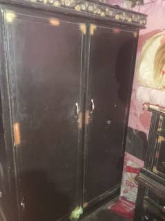 wardrobe good condition wooden