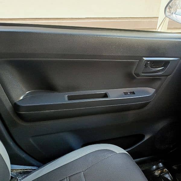 Daihatsu Mira 2017 11