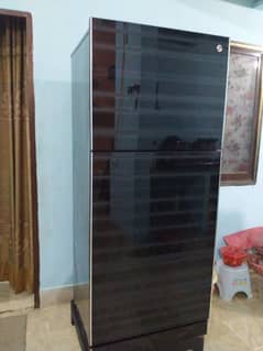 Pel fridge large size Black color 10/10 condition